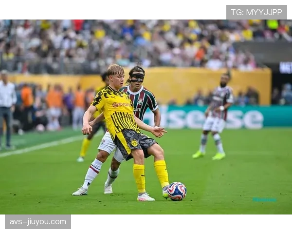 半场战报：巴黎0-0多特，姆巴佩多次突破制造威胁，门将科贝尔发挥神勇