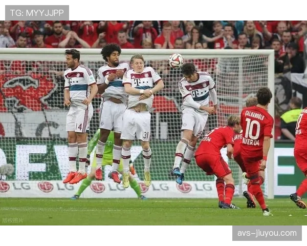 欧冠实时:多特蒙德上半场完成12次射门,预期进球(xG)高达1.8